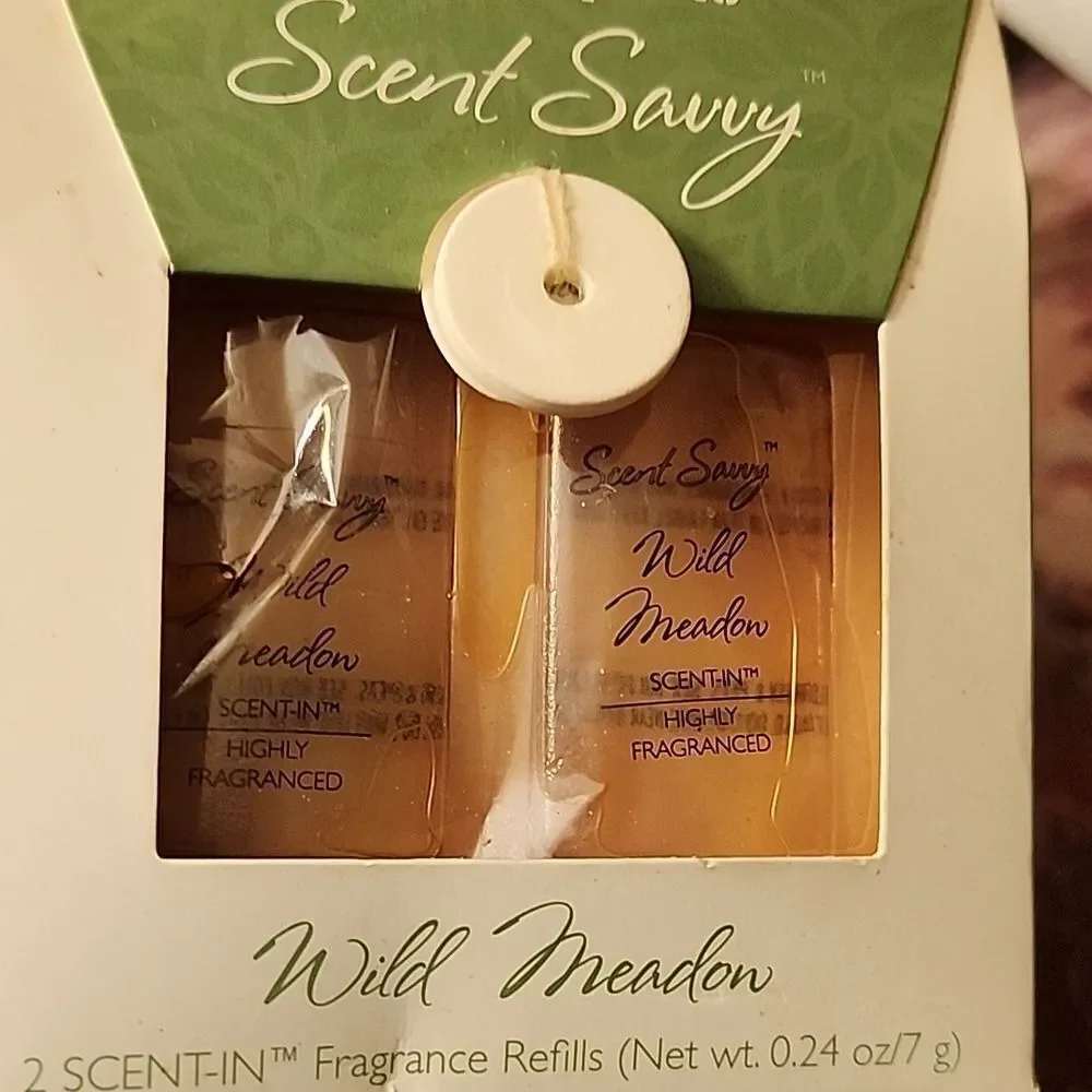 Pier 1 Scentique Fragrance Diffusing Candle Set in Green